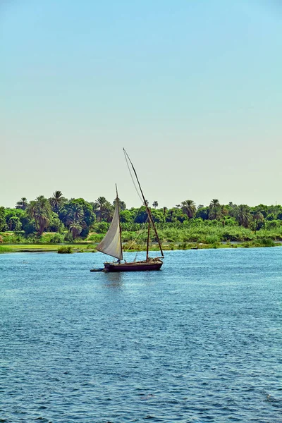 传统在埃及尼罗河上的船 — 图库照片