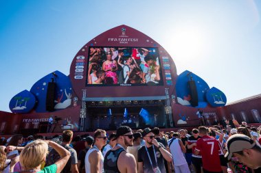 Soçi, Rusya - 14 Haziran 2018: Futbol taraftarları kare. Sochi içinde 2018 sırasında FIFA Dünya Kupası
