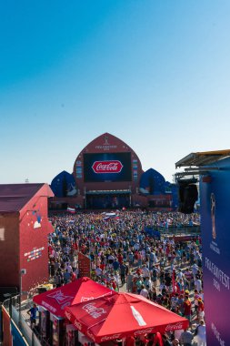 Soçi, Rusya - 14 Haziran 2018: Futbol taraftarları kare. Sochi içinde 2018 sırasında FIFA Dünya Kupası