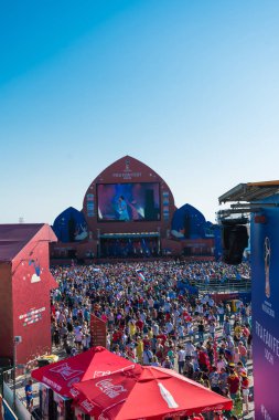Soçi, Rusya - 14 Haziran 2018: Futbol taraftarları kare. Sochi içinde 2018 sırasında FIFA Dünya Kupası