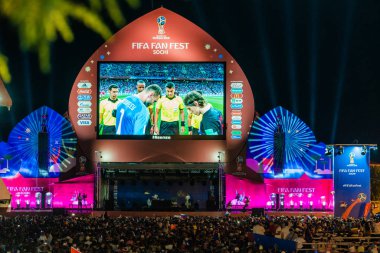 Soçi, Rusya - 7 Temmuz 2018: Futbol taraftarları kare. Sochi içinde 2018 sırasında FIFA Dünya Kupası