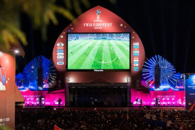 Soçi, Rusya - 7 Temmuz 2018: Futbol taraftarları kare. Sochi içinde 2018 sırasında FIFA Dünya Kupası