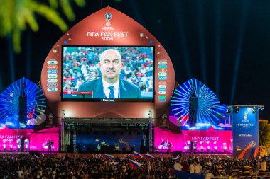 Soçi, Rusya - 7 Temmuz 2018: Futbol taraftarları kare. Sochi içinde 2018 sırasında FIFA Dünya Kupası