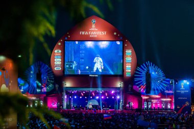 Soçi, Rusya - 7 Temmuz 2018: Futbol taraftarları kare. Sochi içinde 2018 sırasında FIFA Dünya Kupası