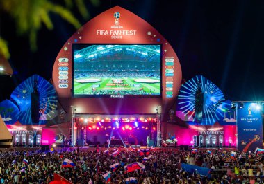 Soçi, Rusya - 7 Temmuz 2018: Futbol taraftarları kare. Sochi içinde 2018 sırasında FIFA Dünya Kupası