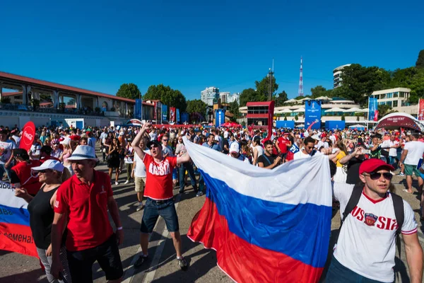 Soçi, Rusya - 14 Haziran 2018: FIFA Dünya Kupası. Futbol taraftarları kare