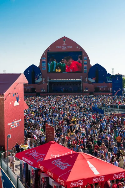 Soçi, Rusya - 14 Haziran 2018: FIFA Dünya Kupası. Futbol taraftarları kare