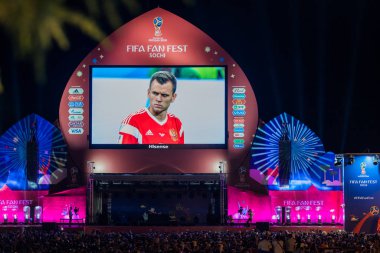 Soçi, Rusya - 7 Temmuz 2018: Futbol taraftarları kare. Sochi içinde 2018 sırasında FIFA Dünya Kupası. Rusya vs Hırvatistan