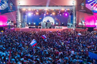 Soçi, Rusya - 7 Temmuz 2018: Futbol taraftarları kare. Sochi içinde 2018 sırasında FIFA Dünya Kupası. Rusya vs Hırvatistan