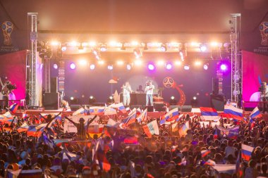 Soçi, Rusya - 7 Temmuz 2018: Futbol taraftarları kare. Sochi içinde 2018 sırasında FIFA Dünya Kupası. Rusya vs Hırvatistan
