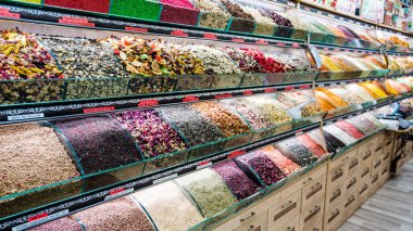 Çay salonu. Çay ile renkli sayaç