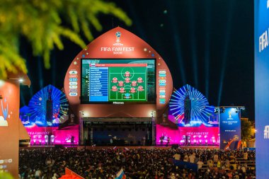 Soçi, Rusya - 7 Temmuz 2018: Futbol taraftarları kare. Sochi içinde 2018 sırasında FIFA Dünya Kupası