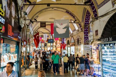 Istanbul, Türkiye - 10 Temmuz 2017: Kapalıçarşı, Istanbul, Türkiye. Dünyanın en büyük ve en eski kapalı piyasalar biridir