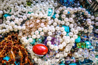 Eski mücevher ile hazine