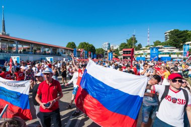 Soçi, Rusya - 14 Haziran 2018: Futbol taraftarları kare. Sochi içinde 2018 sırasında FIFA Dünya Kupası