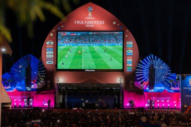 Soçi, Rusya - 7 Temmuz 2018: Futbol taraftarları kare. Sochi içinde 2018 sırasında FIFA Dünya Kupası. Rusya vs Hırvatistan