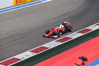 SOCHI, RUSSIA - 31 Temmuz 2016: Sochi Autodrome 'da ön eleme yarışları. İnanılmaz Sochi Şehir Yarış Gösterisi