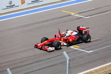 SOCHI, RUSSIA - 31 Temmuz 2016: Sochi Autodrome 'da ön eleme yarışları. İnanılmaz Sochi Şehir Yarış Gösterisi