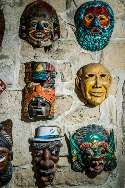 Vele Verschillende Tribale Maskers — Stockfoto