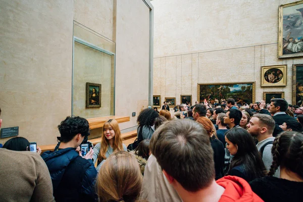 Paris France February 2018 Visitors Take Photo Leonardo Davinci Mona — Stock Photo, Image