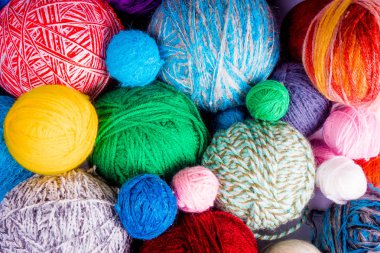 Yün iplik topları. İplik örme için