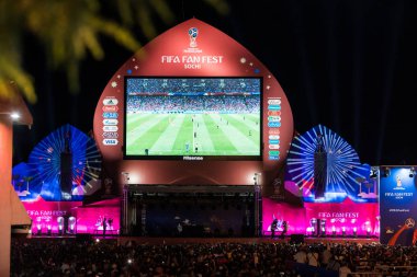 Soçi, Rusya - 7 Temmuz 2018: Futbol taraftarları kare. Sochi içinde 2018 sırasında FIFA Dünya Kupası