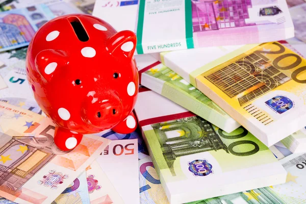 Розовый Копилка Деньги Евро Счета — стоковое фото