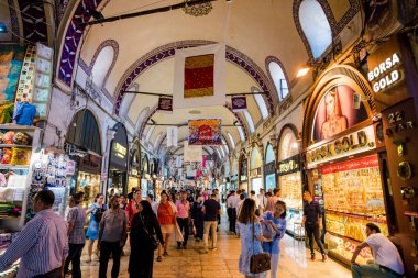 Istanbul, Türkiye - 10 Temmuz 2017: Kapalıçarşı, Istanbul, Türkiye. Dünyanın en büyük ve en eski kapalı piyasalar biridir