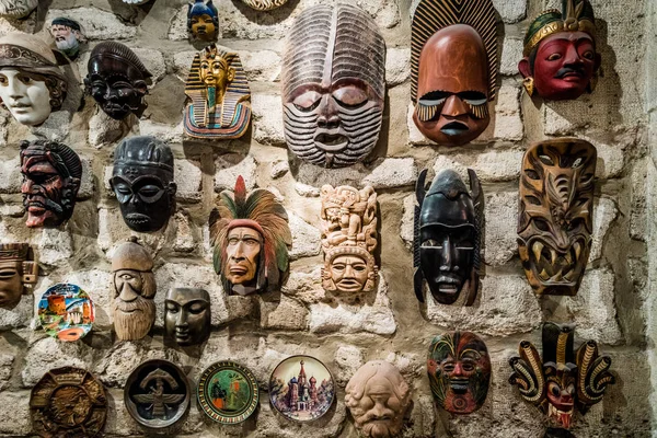 Maski Wiszące Ścianie Kolekcja Masek — Zdjęcie stockowe