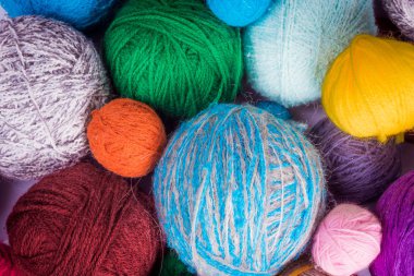 Yün iplik topları. İplik örme için