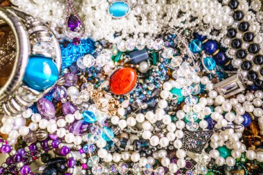 Eski mücevher ile hazine