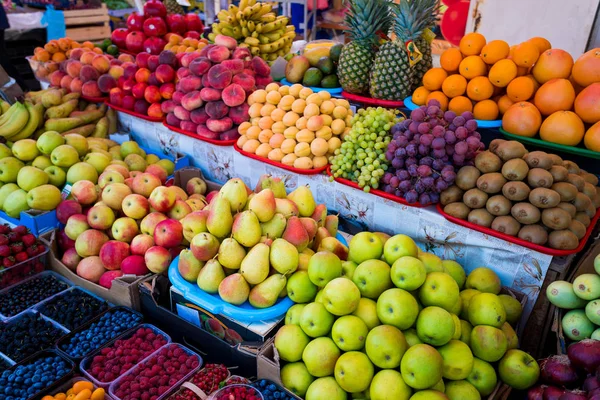 Frisches Und Biologisches Gemüse Auf Bauernmarkt — Stockfoto
