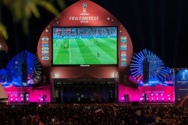 Soçi, Rusya - 7 Temmuz 2018: Futbol taraftarları kare. Sochi içinde 2018 sırasında FIFA Dünya Kupası