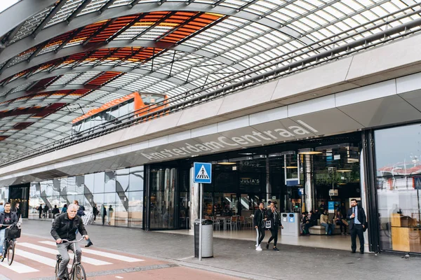 Амстердам Нидерланды Сентября 2017 Года Центральный Железнодорожный Вокзал Амстердама — стоковое фото