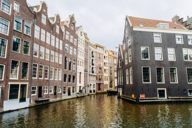 Amsterdam, Hollanda 5 Eylül 2017: Sokaklar, kanallar ve mimari Amsterdam. Hollanda