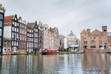 Amsterdam, Hollanda 5 Eylül 2017: Sokaklar, kanallar ve mimari Amsterdam. Hollanda
