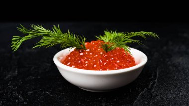 Kırmızı havyar kapatın. somon havyar. Gurme yiyecekler