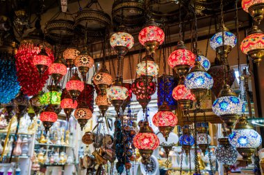 Kapalıçarşı Istanbul'da üzerinde eski lambalar