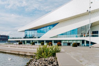 Amsterdam, Hollanda 5 Eylül 2017: kanallar ve nehirler. Şehir manzarası. Turistik yer. Manzaraları.