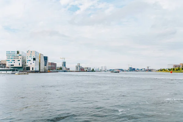 Vista panoramica di Amsterdam dalla barca — Foto Stock