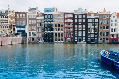 Amsterdam, Hollanda 5 Eylül 2017: Sokaklar, kanallar ve mimari Amsterdam. Hollanda