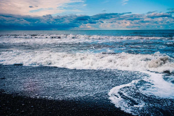 Blue sea and cloudy sky waves — Stock Photo, Image