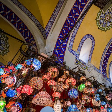 Kapalıçarşı Istanbul'da üzerinde eski lambalar