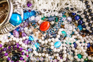 Eski mücevher ile hazine