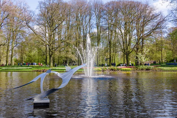 Keukenhof, Lisse, Nederland - 18 April 2016: Keukenhof ik parkeren — Stockfoto