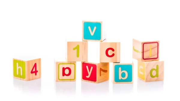 Spielzeugwürfel. Babykollektion. abc-Buchstaben aus Babyspielzeug — Stockfoto