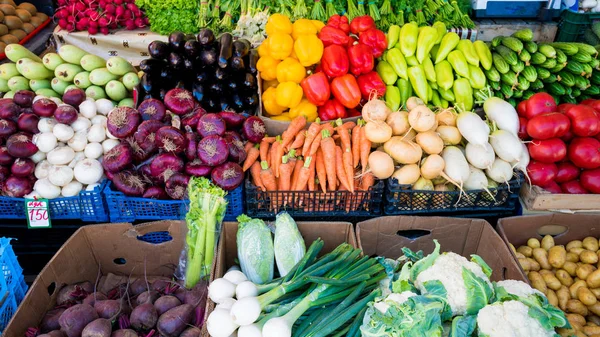Friss, bio zöldséget, a mezőgazdasági termelők piacra — Stock Fotó