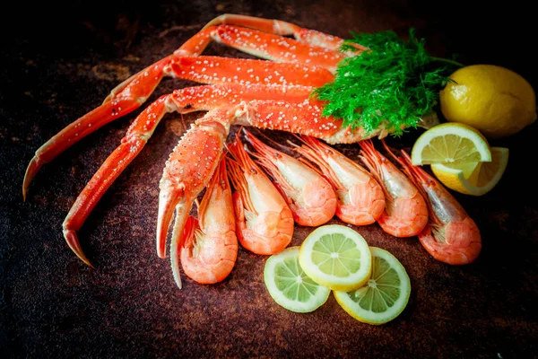 煮熟的有机阿拉斯加王蟹腿 — 图库照片