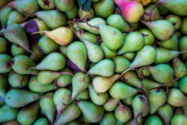 Pêra verde suculento fundo de frutas frescas — Fotografia de Stock