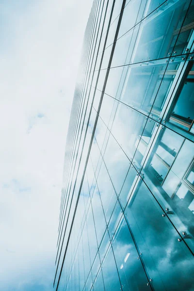 Edifícios de escritórios. silhuetas de vidro modernas — Fotografia de Stock